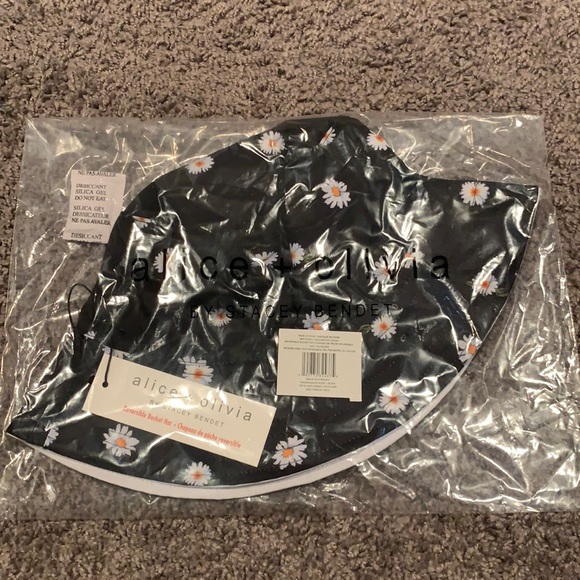 NWT Alice + Olivia Reversible Bucket Hat - Picture 2 of 3